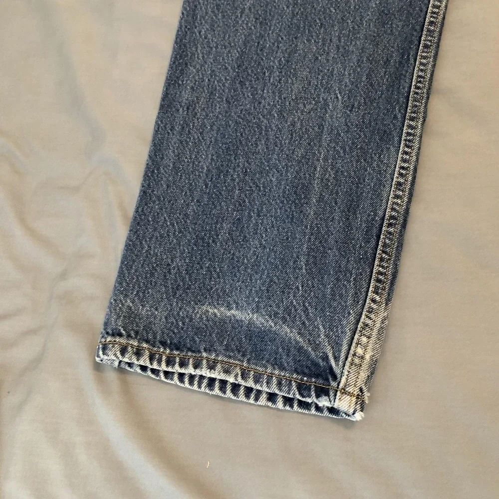 Levis 550 Jeans Mens 35x29 Blue Relaxed Fit‎ Tapered Leg Denim Distressed Pants